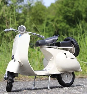 Stand modellino moto PIAGGIO VESPA 150 VL1T anno 1955 lunghezza 30cm 49273 - Foto 1 di 7