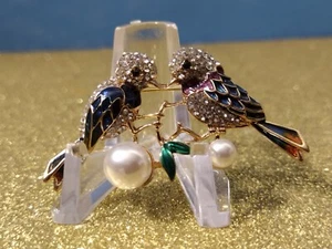 TWO LOVE BIRDS BROOCH Multi Color Crystals Faux Pearls Color Enamel in GOLD TONE - Picture 1 of 3
