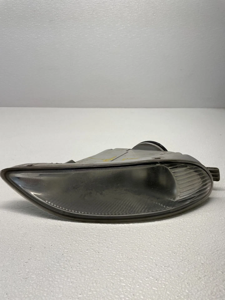 Faro antiniebla lado pasajero delantero derecho Toyota Corolla 2005-2008 OEM 94520006 Foto 1 de 4
