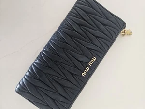 MIU MIU Long Wallet Matelasse Gathered L-Zip Logo Blau Leder - Bild 1 von 8