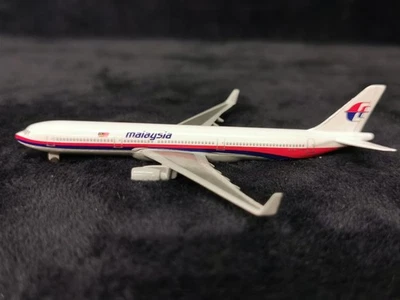 Malaysia Airlines Airbus A330 Schabak 1:600 Scale Diecast Aircraft Collectibles - Image 1 of 4