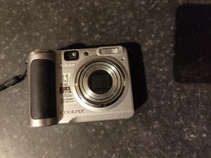 Nikon Coolpix P50 8.1MP Compact Digital Camera Black - Takes AA Batteries CCD - Picture 1 of 4