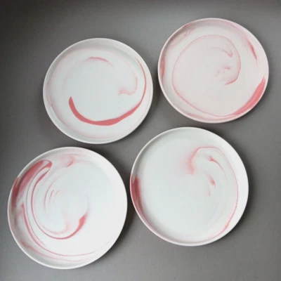 Platos laterales de porcelana con remolino de mármol rosa de 4 piedras + lain piedra labia Cottagecore Foto 1 de 4
