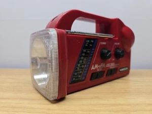 Radio linterna AM/FM multiusos Red Windsor y sirena de emergencia - Imagen 1 de 9