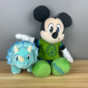 Peluche Disney Animal Kingdom Dinoland Triceratops & Dino Institute Mickey Mouse - Imagen 1 de 13