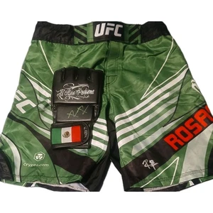 Raúl Rosas Jr.  Guante UFC firmado y pantalones cortos UFC Venum verdes firmados certificado de autenticidad PSA  - Imagen 1 de 1