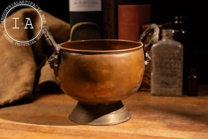 Antigua olla de cobre con asas de león de latón fundido - Imagen 1 de 7