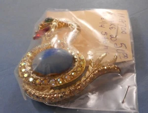 Broche prendedor vintage sin firmar Jelly Belly Light AZUL cabujón serpiente pitón 2,5" - Imagen 1 de 2