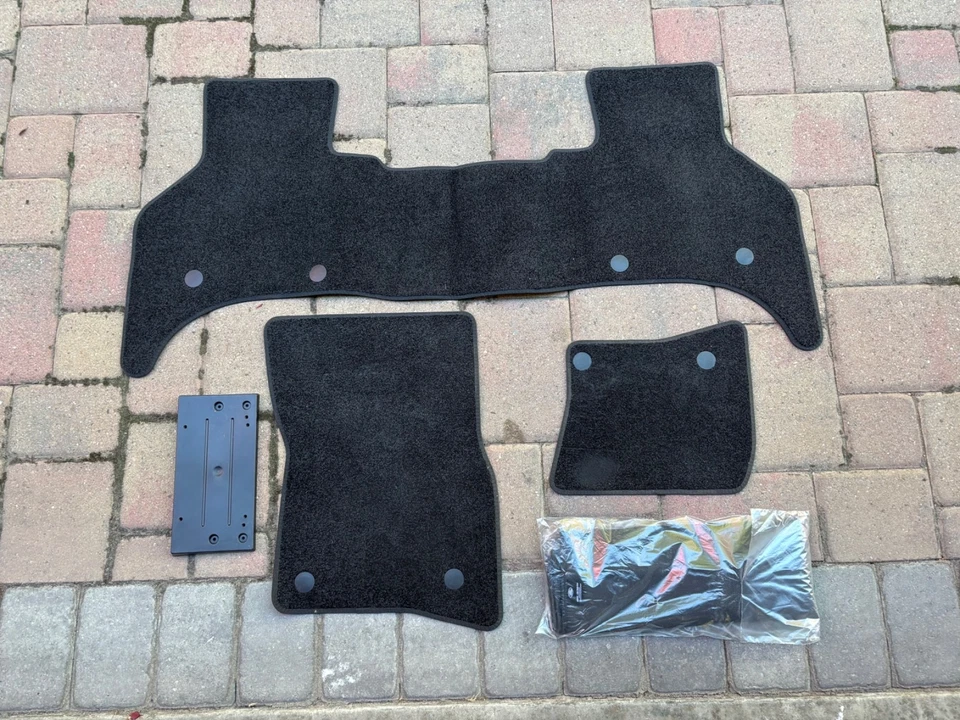 JUEGO ALFOMBRILLA LAND ROVER DEFENDER Y CUBIERTA DE CARGA TRASERA Foto 1 de 1