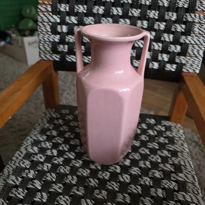 VINTAGE 1950s KINGSTON POTTERY Hull tall Pink ceramic Grecian urn vase MCM  - Image 1 of 4