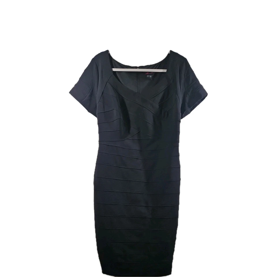 Vestido Torrid Feminino Tamanho 0/Grande Preto Manga Curta Comprimento do Joelho Outono Inverno  - Imagem 1 de 4