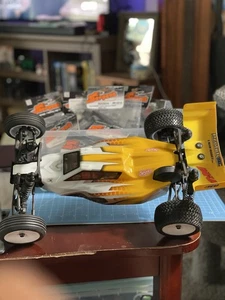 Serpent Spyder SRX-2 MM Mid-Motor 2WD With Xtras - Picture 1 of 2