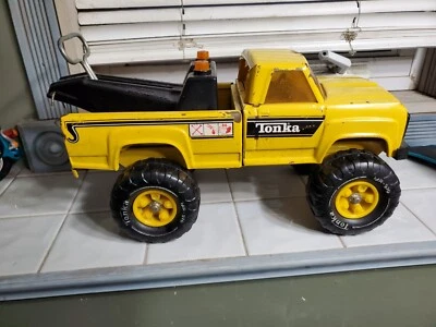 Grúa Tonka 1978 amarilla 4x4 Foto 1 de 4