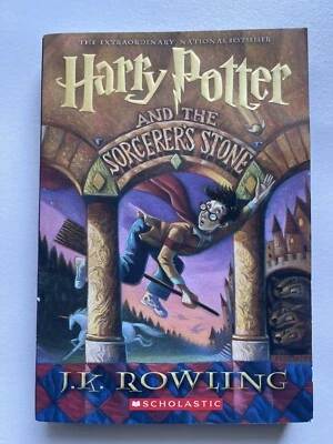 1999 Гарри Поттер и философский камень первое издание/первый выпуск в мягкой обложке - Изображение 1 из 4