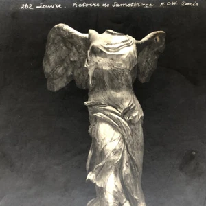 Victoire de Samothrace — Louvre — H.C.W. — Paris — 24 x 30 cm. — circa 1880. - Picture 1 of 4