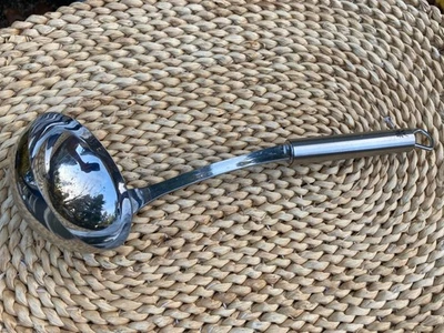 Cucharón para verter utensilios de acero inoxidable WMF Profi Plus Cromargan Foto 1 de 4