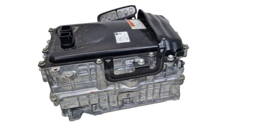 Convertidor inversor de energía de batería compatible con Toyota Yaris (P21, PA1, PH1) 1,5 Foto 1 de 4