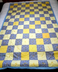 Trapunta gialla, blu getto fatto a mano cucita a macchina 54" x 80" - Foto 1 di 5