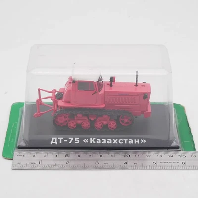 IXO 1:43 DT-75 Казахстан Soviet Kazakhstan Tracked Tractor - Image 1 of 4