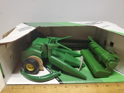 Toy John Deere Forage Harvester - Green Ertl #509 1/16 Scale Replica Toy  1995 - Image 1 of 4