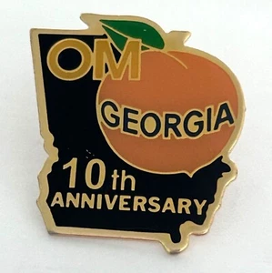 Vintage Odyssey of the Mind Georgia GA 10th Anniversary State Logo Anstecknadel - Bild 1 von 3