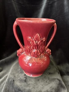Vintage MCM USA Art Pottery Double-Handled Shawnee Cranberry Floral Vase 5.5" H - Picture 1 of 9
