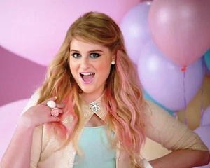Foto brillante de 8x10 de Meghan Trainor 3 - Imagen 1 de 1