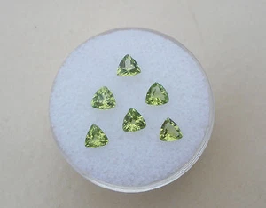 6 Peridot Trillion Loose Gems 4mm each - Picture 1 of 5
