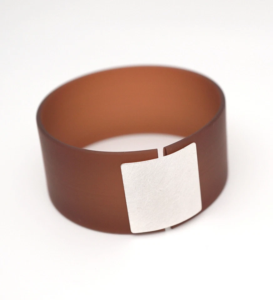 Armband Braun mit versilbertem quadratischen Mittelteil Armreif von Petra Meiren - Bild 1 von 4