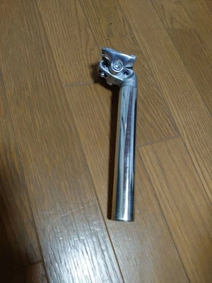 Tija de sillín ajustable para pistón de aluminio NJS. 27,2 mm de longitud aproximadamente 17 cm. Foto 1 de 4