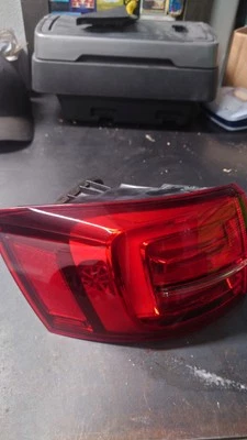 Volkswagen Jetta 2015-2018, GLI/Híbrido trasero lado del conductor luz trasera LED Foto 1 de 4