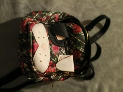 Betsy Johnson Mini Mochila a Cuadros Perro Cartera Bolso Correas Ajustables Nuevo Foto 1 de 4