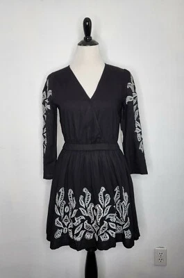 Vestido para mujer TULAROSA NUEVO CON ETIQUETAS ajustado y acampanado pequeño cachemir recortado frente cruzado Foto 1 de 4