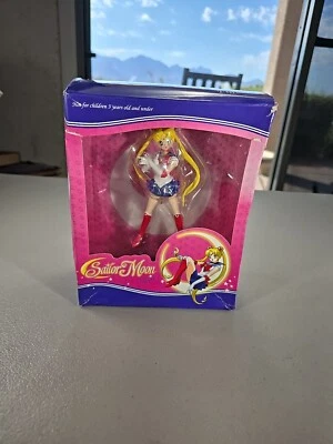 Figura Sailor Moon 2013 Naoko Takeuchi RARA y Nueva en Caja Dañada - Nueva de Lote Antiguo Foto 1 de 4