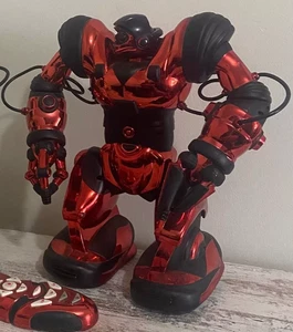 WoWee Robosapien X - x1 red mechanical toy + remote. (skreemuscollects) - Picture 1 of 1
