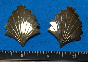 Large Vintage Earrings Clip On Gold Tone - Picture 1 of 2