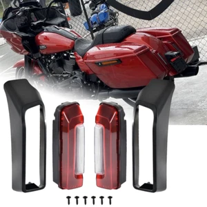 LED Tail Light Rear Fender Saddlebag Side Light For Street Glide Road Glide 2024 - Foto 1 di 12