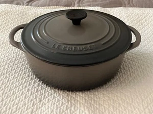 LE CREUSET #22 DUTCH OVEN STOCK POT DARK GRAY 3.25 QUART FRANCE CAST IRON - Picture 1 of 9