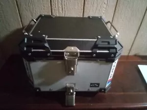 45L Motorrad Topcase Universal Motorrad Heckbox mit Lederfutter - Bild 1 von 6