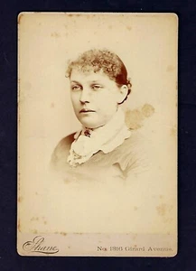 Retrato de tarjeta de gabinete de finales de 1800, joven dama, estudio Shane, Filadelfia - Imagen 1 de 2