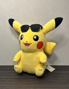 Muñeco de peluche 14" Pokemon Pikachu con gafas de sol BANDAI SPIRITS con etiqueta - Imagen 1 de 9