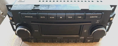 Dodge Caliber 2008 2009 radio iPod auxiliar reproductor de CD único P05064171AM OEM Foto 1 de 4