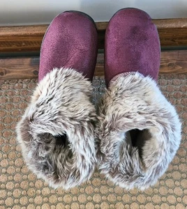 Women's Isotoner Signature 360 All Around Foam Fur Booties Size 8.5 - 9 Burgundy - Picture 1 of 6