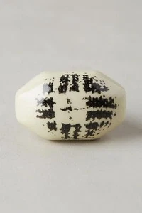Anthropologie Knob KELLA Negro Marfil Nuevo Hueso China Gabinete Tirón Hardware Nuevo con etiquetas - Imagen 1 de 2