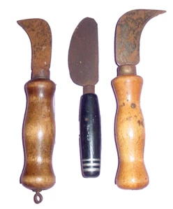 Vintage Curved Blade Wood Handle Carpet Linoleum Roofing Carpenter Farmer Knives - Picture 1 of 13