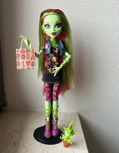 Monster High Venus McFlytrap Basic Sammlerpuppe G1 1. Serie Komplett - Bild 1 von 5