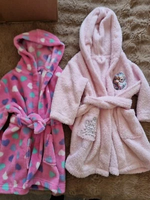 2× Frozen Anna & Elsa Soft Plush and Harts Dressing Gown/Bath Robe Girls 2-3year - Image 1 of 4
