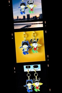 Pendientes Gancho Dorado Batman & Robin Halloween De Colección (1 Par) Raros - Imagen 1 de 15