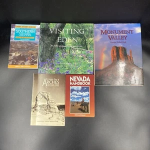 Lot of 5 Western US Travel Books Nevada Handbook Arches Park Monument Valley - Imagen 1 de 11