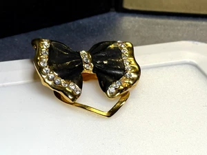 Vintage Brooch Scarf Pin Ribbon Gold Tone Metal Crystal Glass Black - Picture 1 of 11